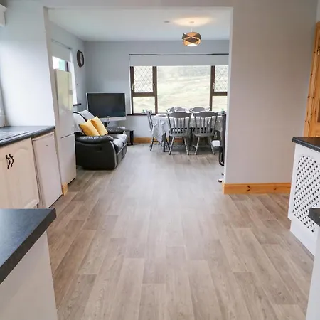 Drumore House Ferienhaus Ballyhoorisky